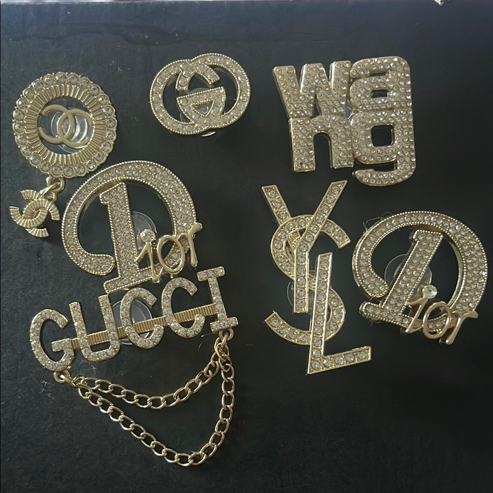 Gold Designer Brooch Set